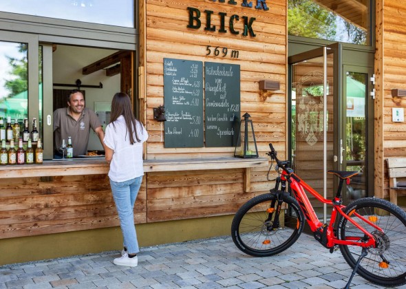 Berghütte Kraterblick Essensausschank sKreuz Steinheim