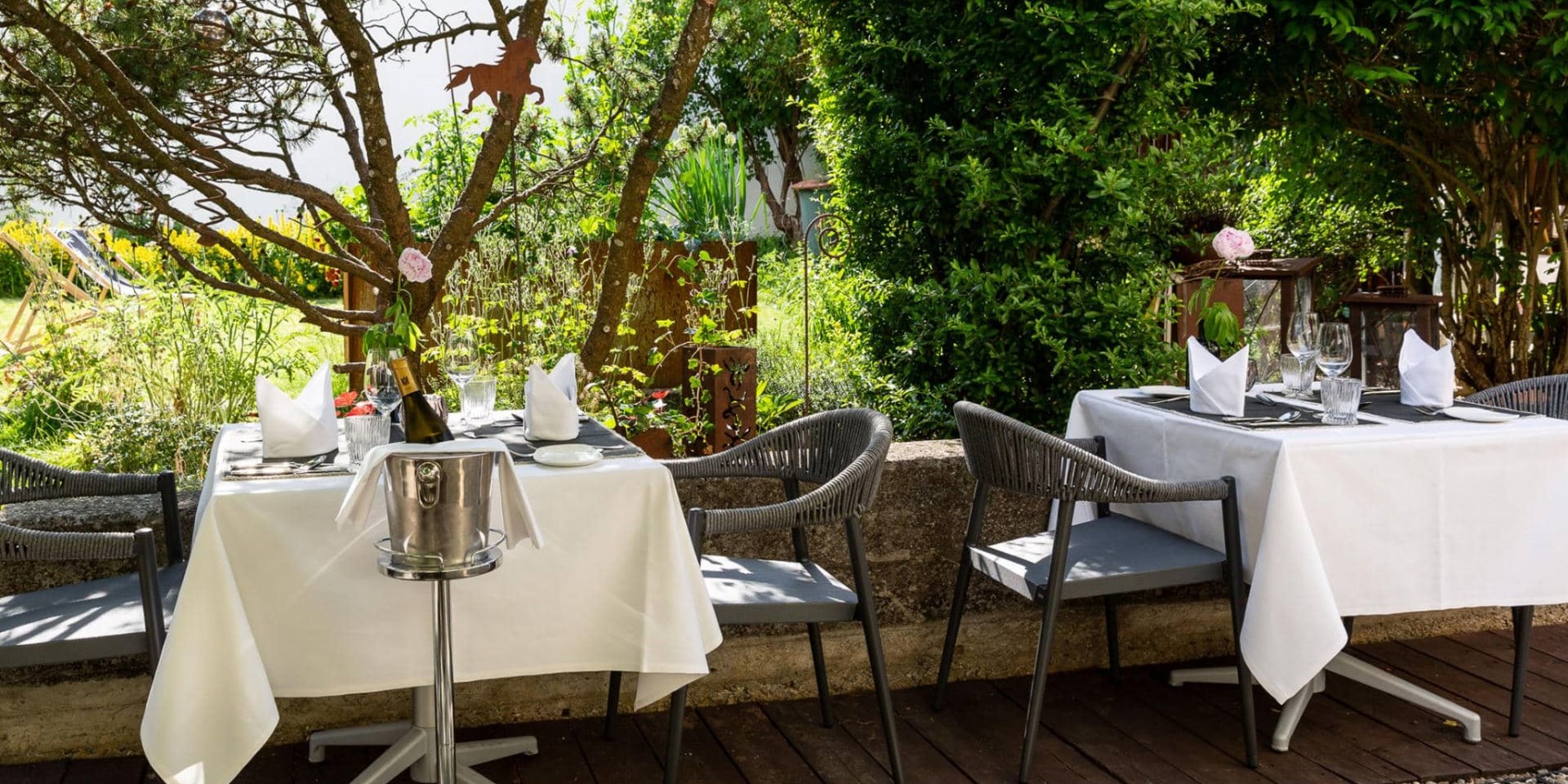 Biergarten gedeckter Tisch sKreuz Steinheim